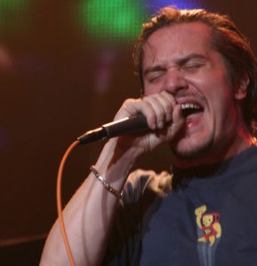 Mike Patton speaks several languages including punk - Photo by De Falso
