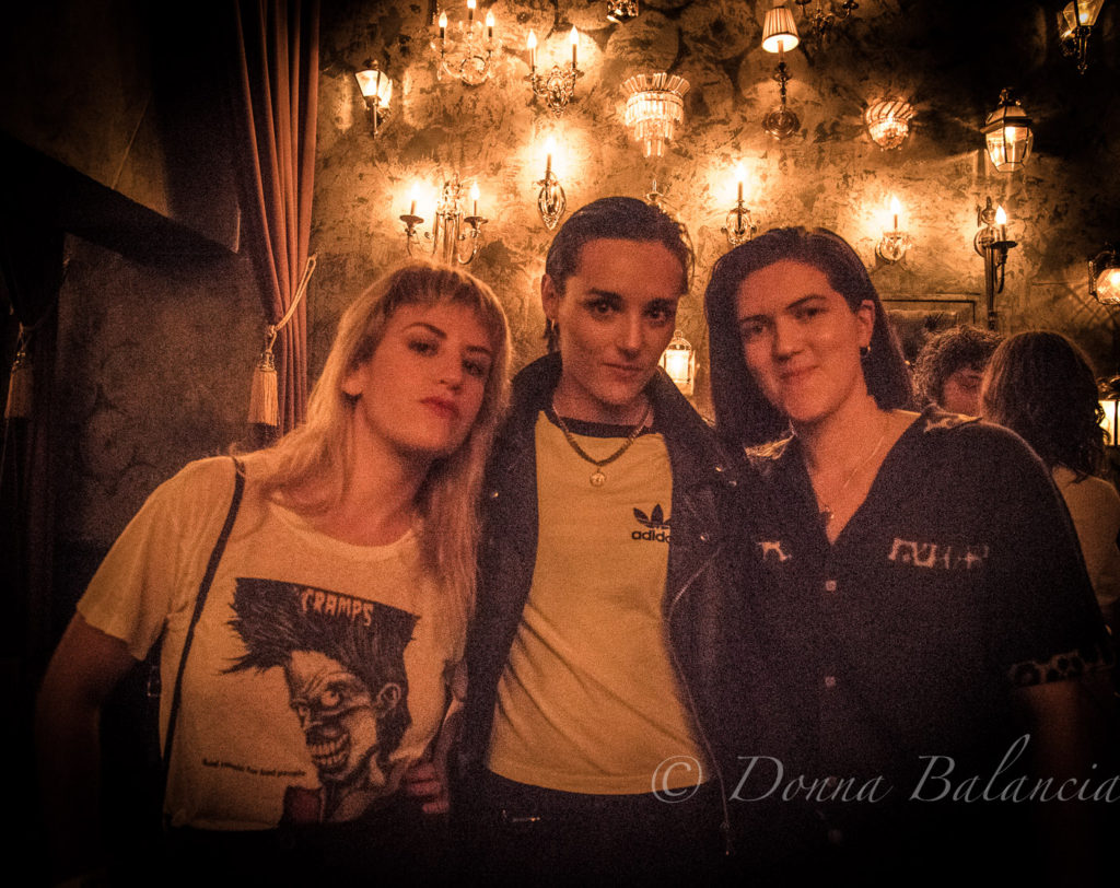 The fans of the Yeah Yeah Yeahs including Lindsey Troy of Deap Vally and Romy Madley Croft of The XX - Photo 2017 Donna Balancia