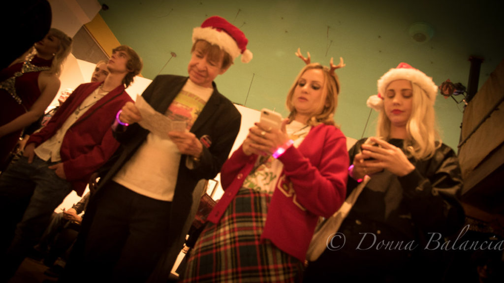 Holiday chorus Rodney and musicians - Photo © 2017 Donna Balancia