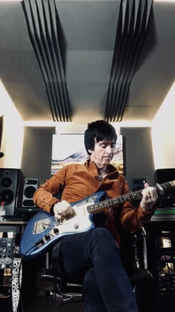 Johnny Marr plays some familiar tunes