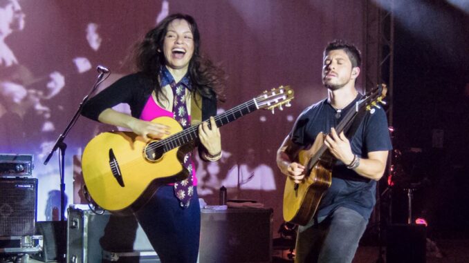 Rodrigo y Gabriela - Photo by Earl McGehee