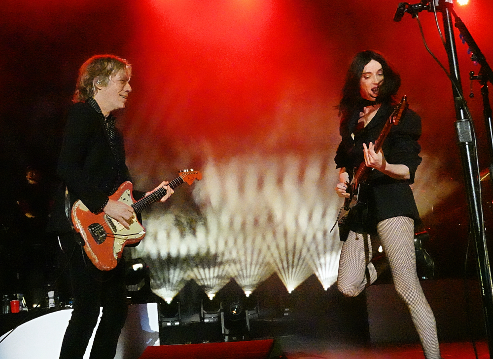 St. Vincent Rocks St. Vincent Rocks the Greek in LA on ‘Born Screaming’ Tour – Photos ...