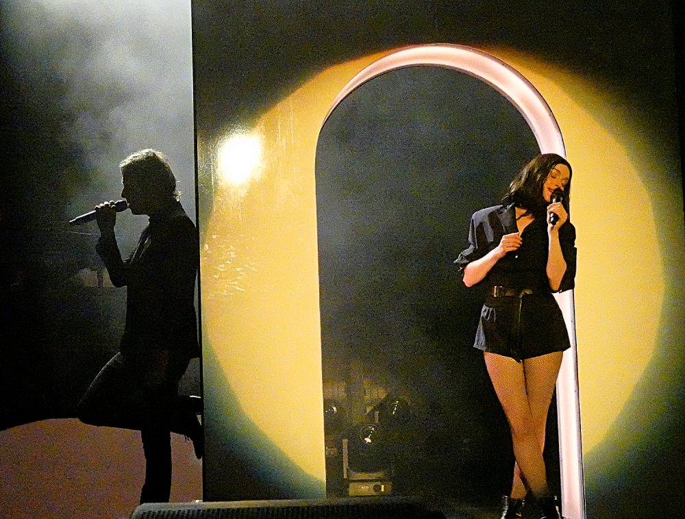 St. Vincent Rocks St. Vincent Rocks the Greek in LA on ‘Born Screaming’ Tour – Photos ...