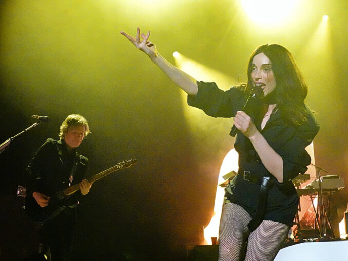 St. Vincent Rocks St. Vincent Rocks the Greek in LA on ‘Born Screaming’ Tour – Photos ...