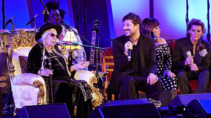 Joni Mitchell with Marcus Mumford - All photos by Alyson Camus for U.S. Rocker®